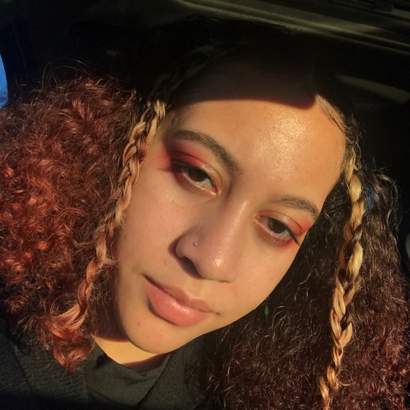 Meet your Posher, Gabriella - Picture 1 of 1